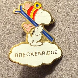 Vintage Snoopy Breckenridge Ski Resort Pin Peanuts Colorado Skiing Enamel Lapel